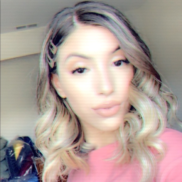 Meet your Posher, Juliana - Picture 1 of 1